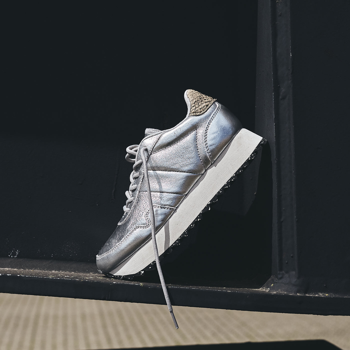 WODEN Nora III Plateau Metallic Leather Sneakers 039 Silver