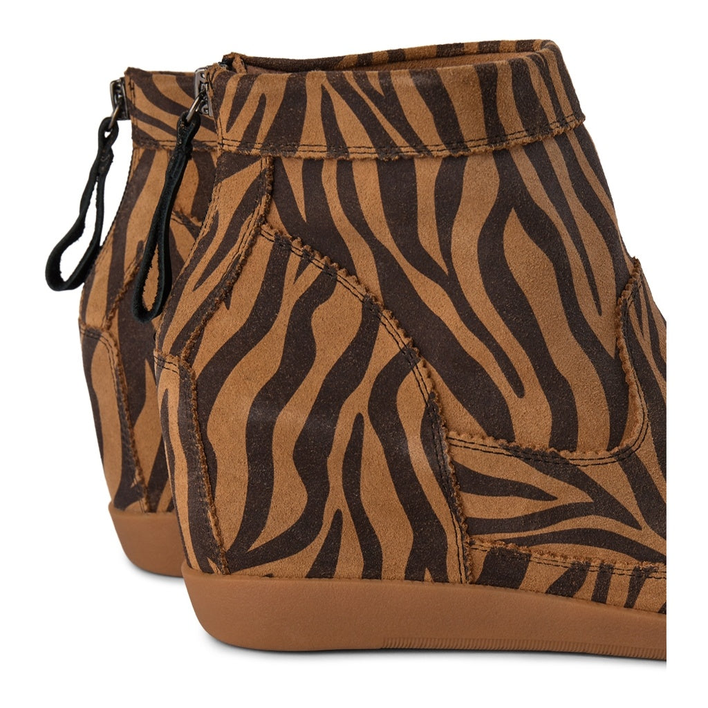 SHOE THE BEAR WOMENS Emmy Zebra Sneakers Wedge 130 BROWN
