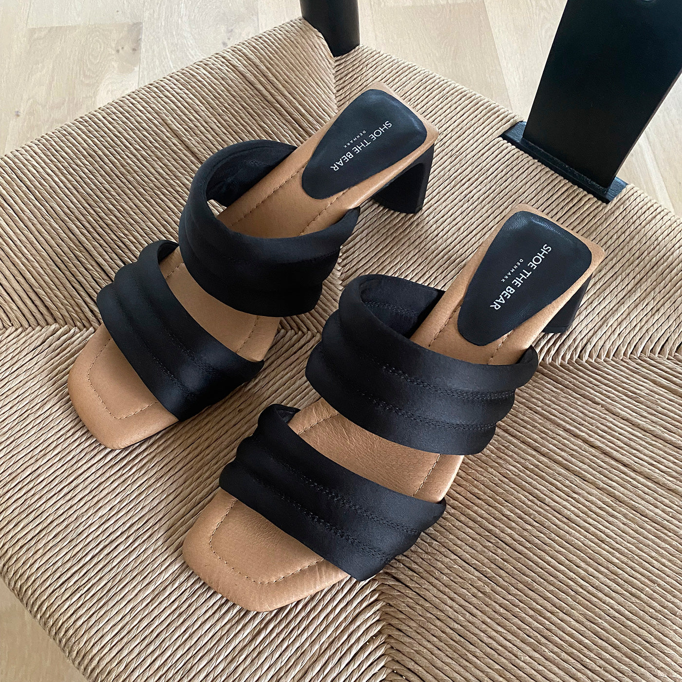 SHOE THE BEAR WOMENS Sylvi hæl tekstil Heel Sandals 821 BLACK SATIN