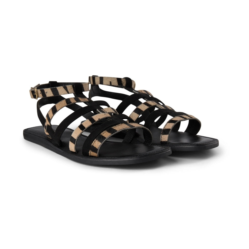 SHOE THE BEAR WOMENS Tao Gladiator Sandal Flat Sandals 110 BLACK